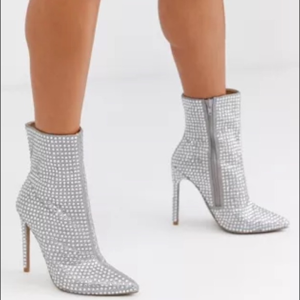 Steve Madden Winnings Rhinestone Booties 6.5
